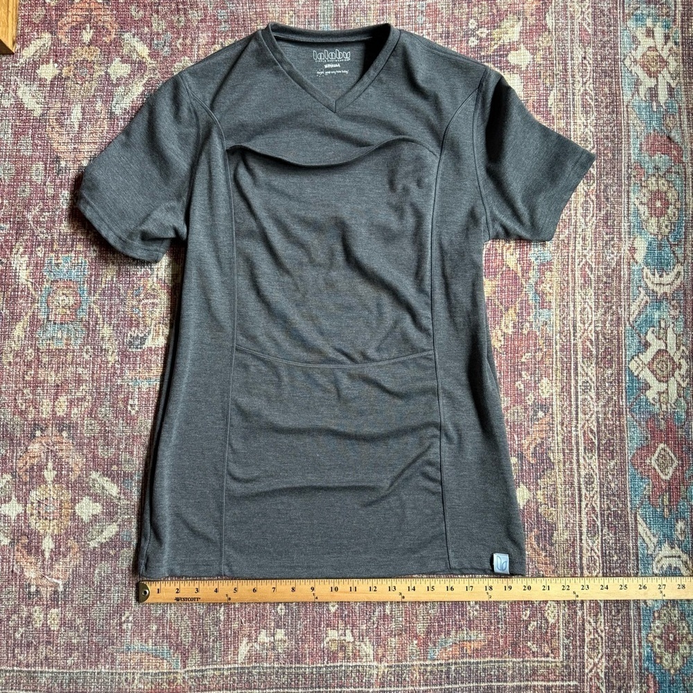Lalabu dad Shirt Simple Babywearing Gray T-Shirt in size Medium